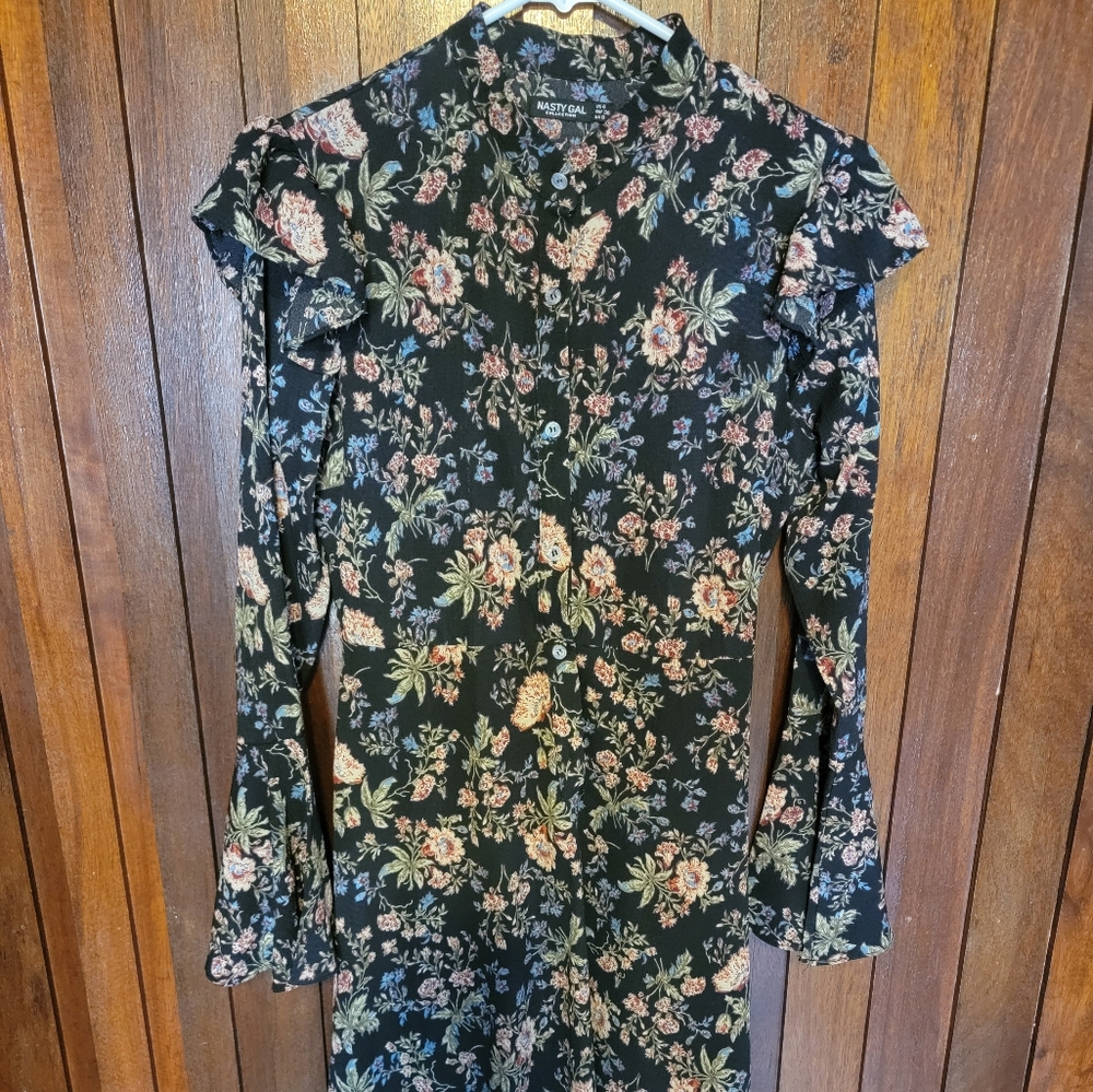 Womens dress,longsleeves,flower print,nasty gal,size 4,black